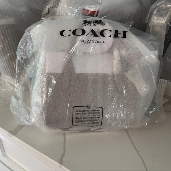 Andrea Carryall Bag
$478 - Picture 6 of 11